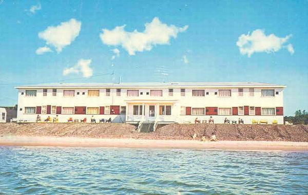 Eagle River Swank Beach Motel (newer photo)